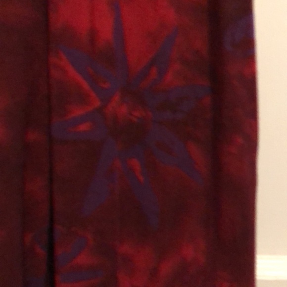 Authentic Hawaiian dress reds and hints of purple flower print - Picture 4 of 11